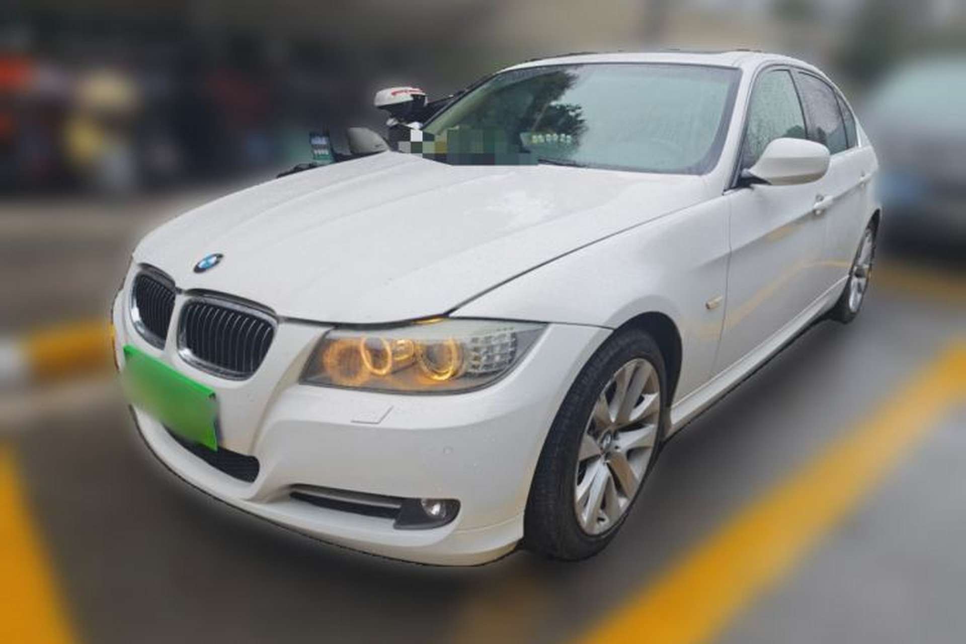 Used BMW 3 Series 2010 320i Luxury Model Front Left 45 Deg