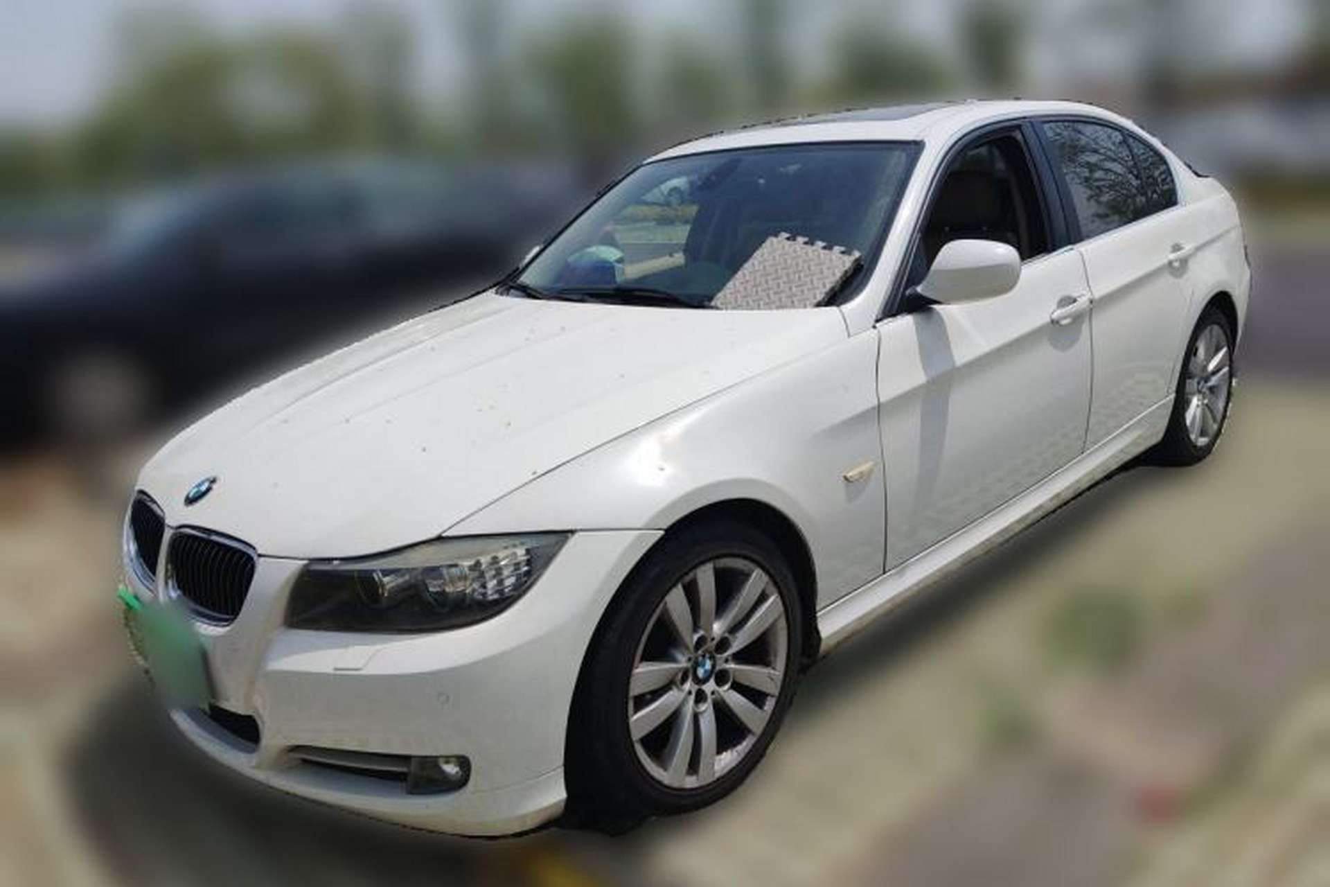 Used BMW 3 Series 2010 320i Luxury Model Front Left 45 Deg