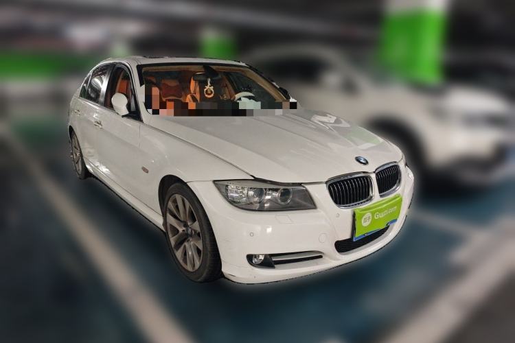 Used BMW 3 Series 2010 320i Luxury Model Front Right 45 Deg