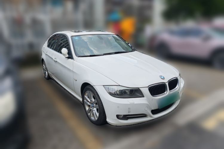 Used BMW 3 Series 2010 320i Luxury Edition Front Right 45 Deg