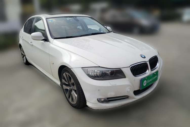 Used BMW 3 Series 2010 320i Luxury Model Front Right 45 Deg