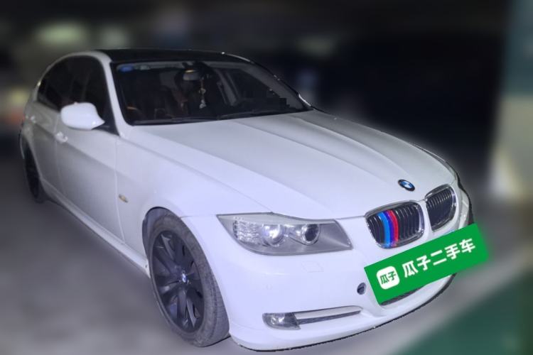 Used BMW 3 Series 2010 320i Luxury Model Front Right 45 Deg