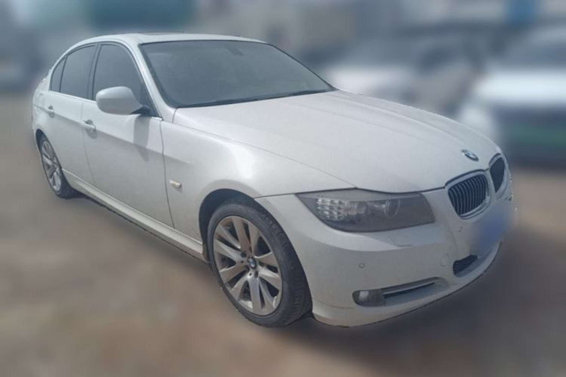 Used BMW 3 Series 2010 320i Luxury Model Front Right 45 Deg