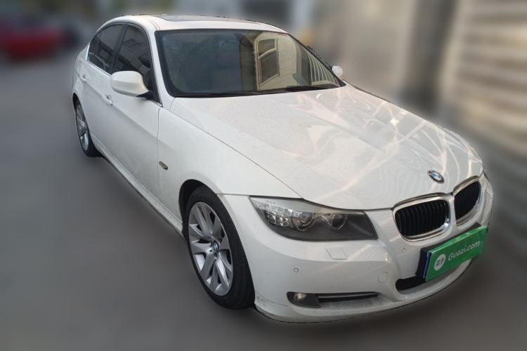 Used BMW 3 Series 2010 320i Luxury Edition Front Right 45 Deg