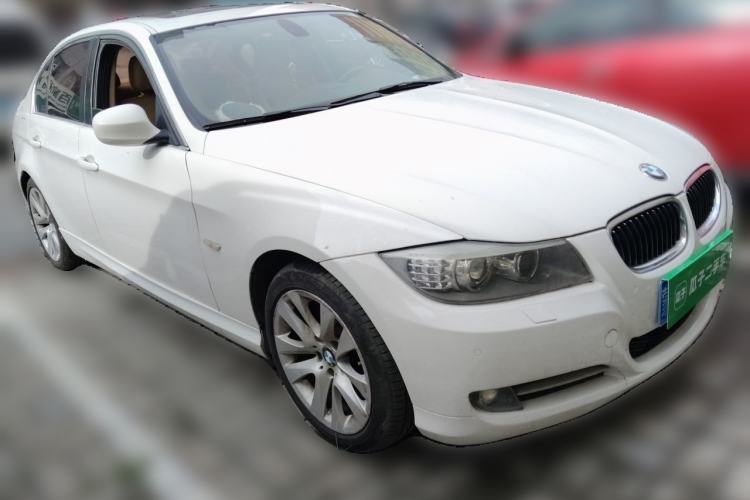 Used BMW 3 Series 2010 320i Luxury Model Front Right 45 Deg