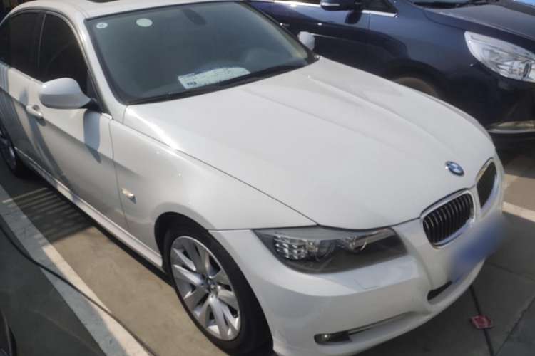 Used BMW 3 Series 2010 320i Luxury Model Front Right 45 Deg