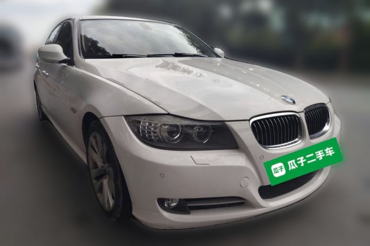Used BMW 3 Series 2010 320i Luxury Model Front Right 45 Deg