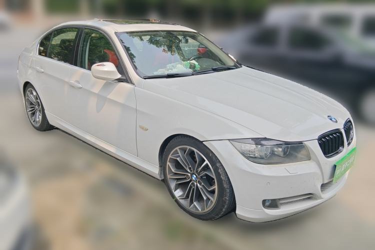 Used BMW 3 Series 2010 320i Luxury Model Front Right 45 Deg