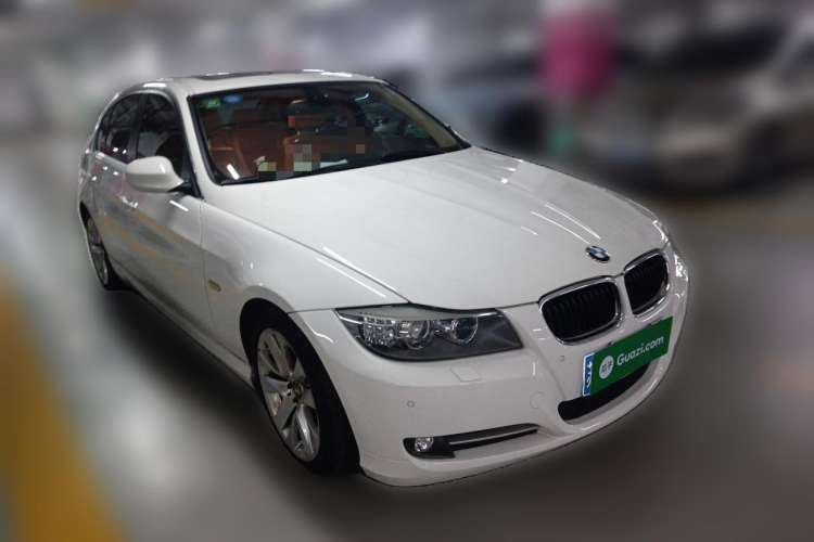 Used BMW 3 Series 2010 320i Luxury Model Front Right 45 Deg