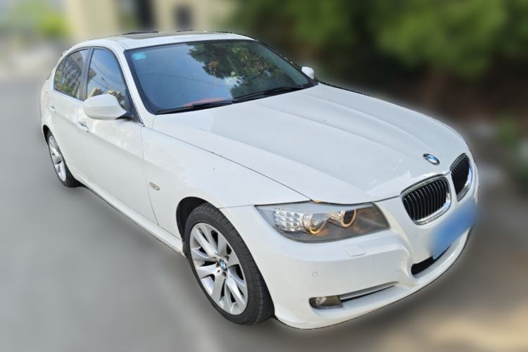 Used BMW 3 Series 2010 320i Luxury Model Front Right 45 Deg