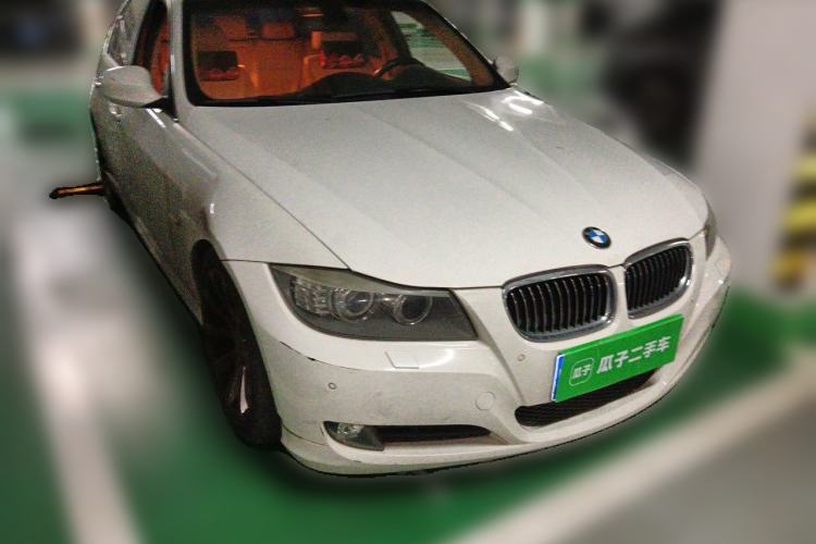 Used BMW 3 Series 2010 325i Luxury Model Front Right 45 Deg