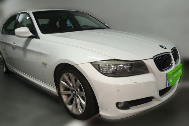 Used BMW 3 Series 2010 325i Luxury Model Front Right 45 Deg