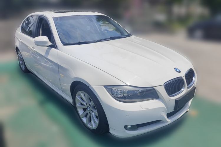 Used BMW 3 Series 2010 325i Luxury Model Front Right 45 Deg