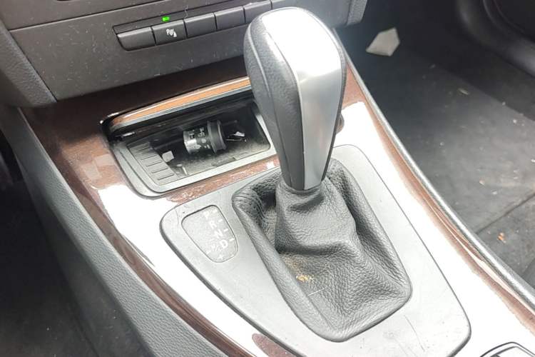Used BMW 3 Series 2010 320i Luxury Model Gear Lever