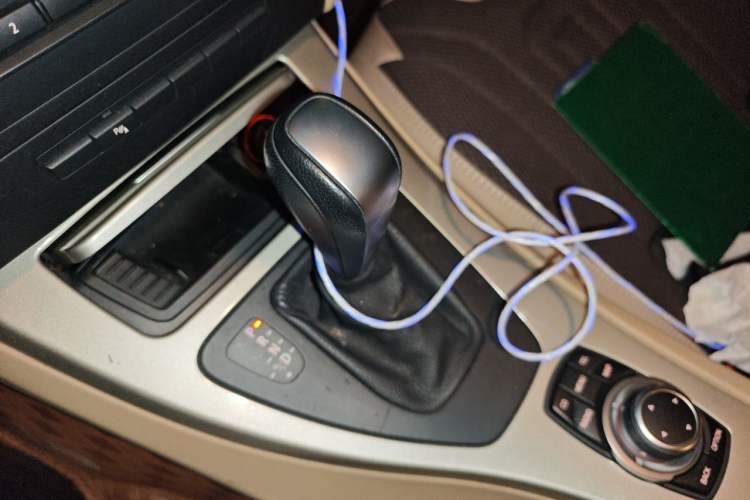 Used BMW 3 Series 2010 320i Luxury Model Gear Lever