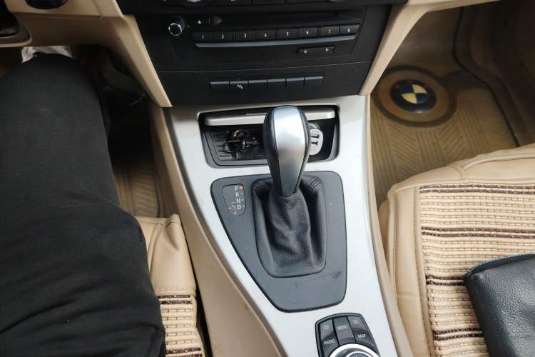 Used BMW 3 Series 2010 320i Luxury Model Gear Lever