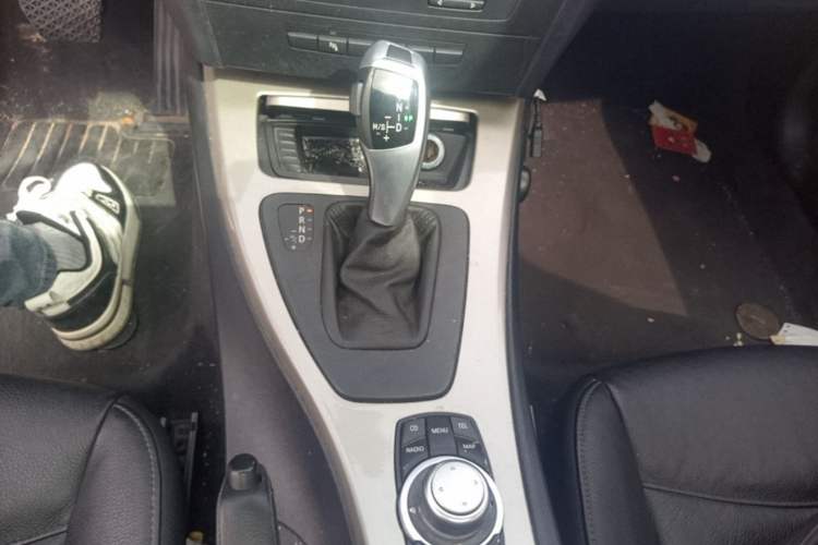 Used BMW 3 Series 2010 320i Luxury Model Gear Lever