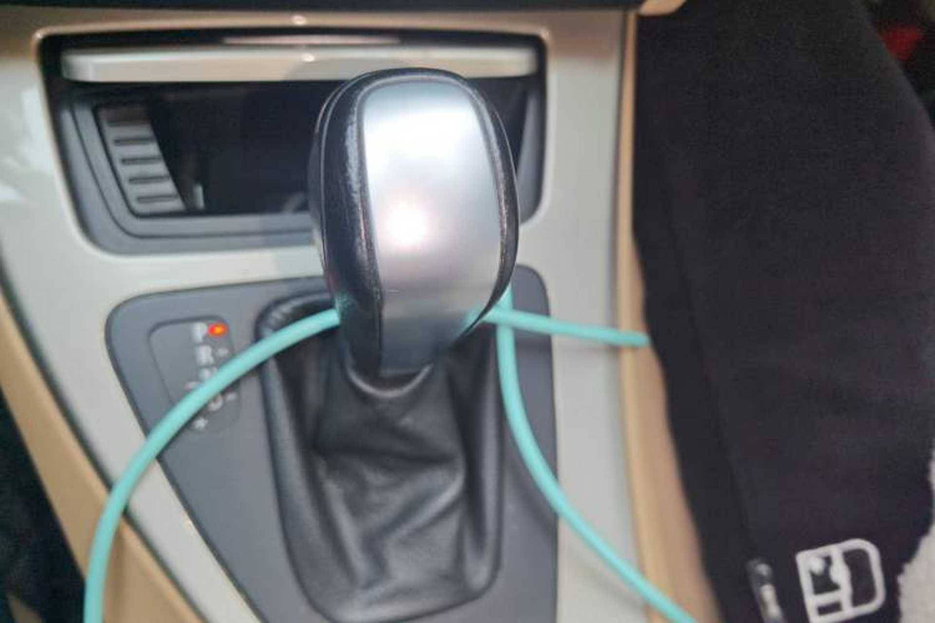 Used BMW 3 Series 2010 320i Luxury Model Gear Lever