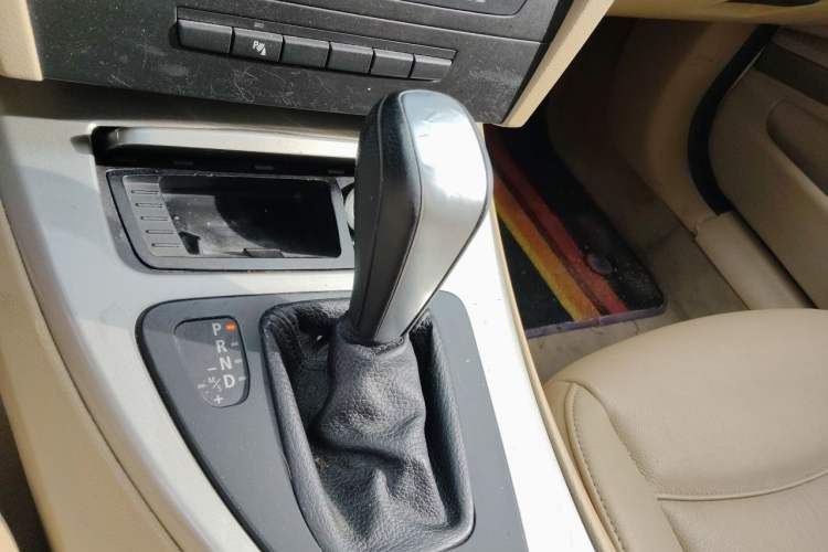 Used BMW 3 Series 2010 320i Luxury Model Gear Lever
