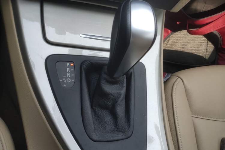 Used BMW 3 Series 2010 320i Luxury Model Gear Lever