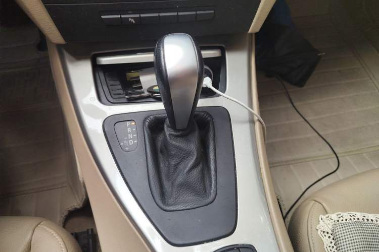 Used BMW 3 Series 2010 320i Luxury Model Gear Lever