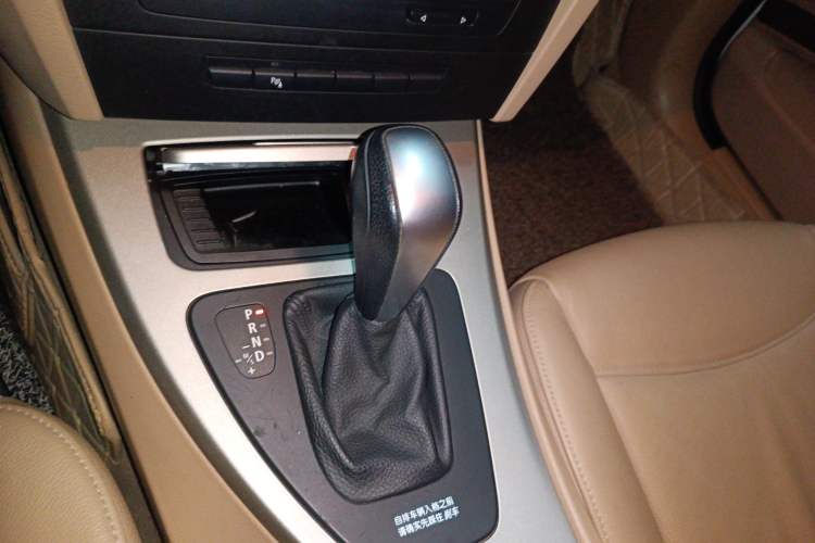 Used BMW 3 Series 2010 320i Luxury Model Gear Lever