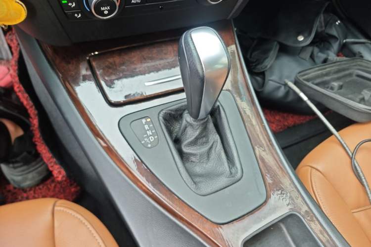 Used BMW 3 Series 2010 320i Sport Edition Gear Lever