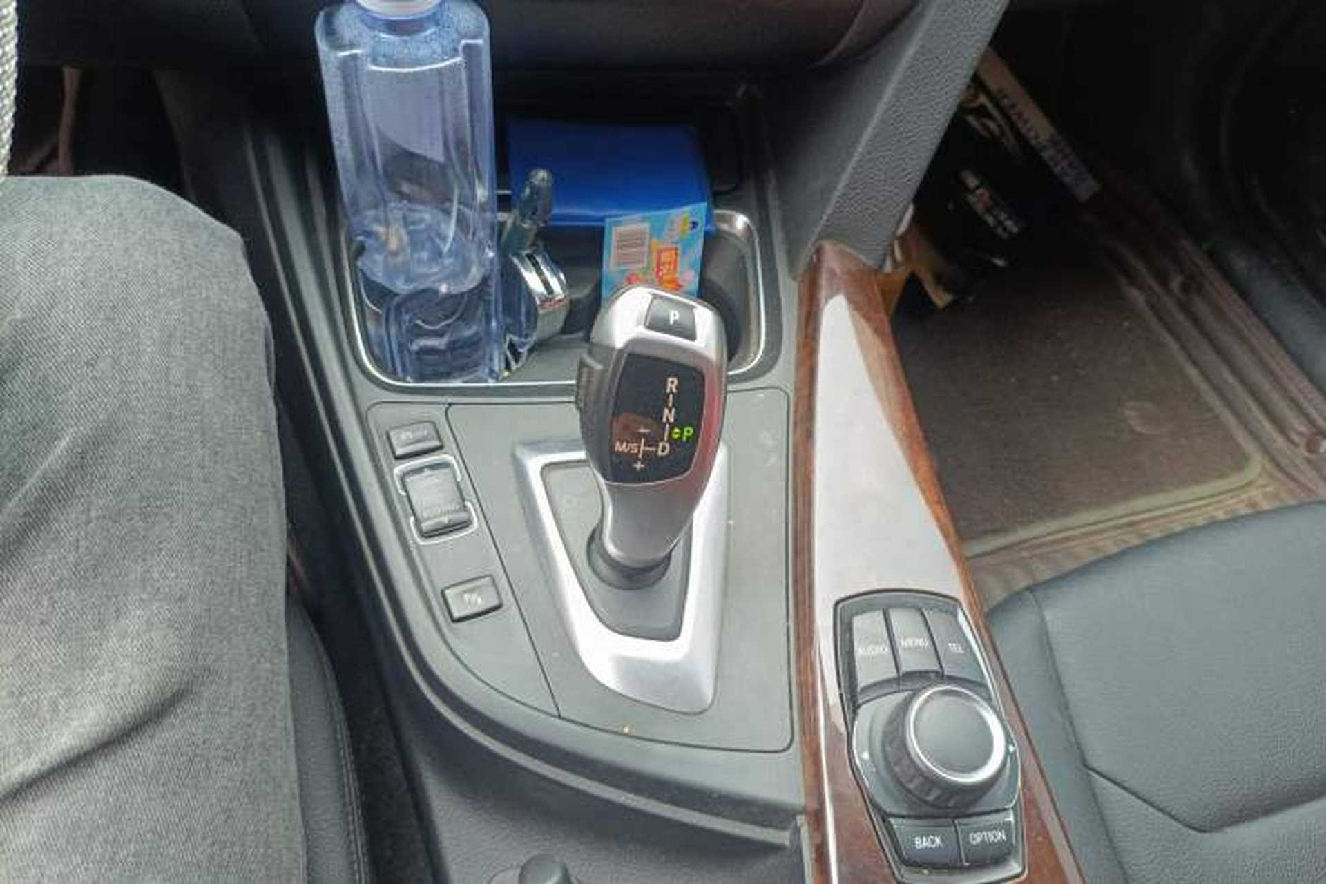Used BMW 3 Series 2010 320i Sport Edition Gear Lever