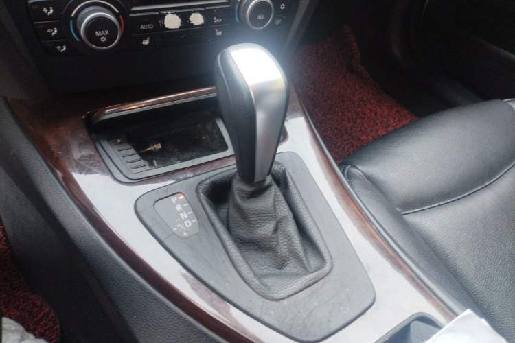 Used BMW 3 Series 2010 320i Sport Edition Gear Lever