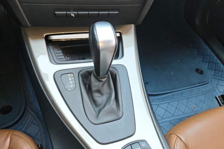 Used BMW 3 Series 2010 320i Luxury Model Gear Lever