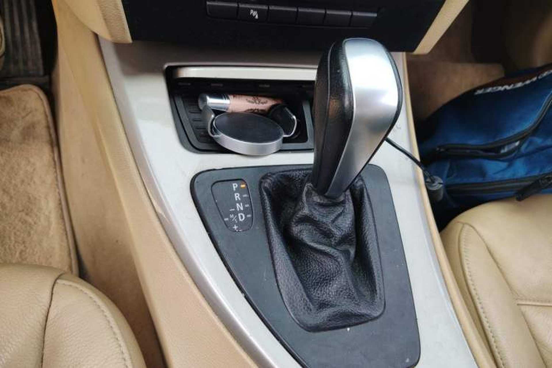 Used BMW 3 Series 2010 320i Luxury Model Gear Lever