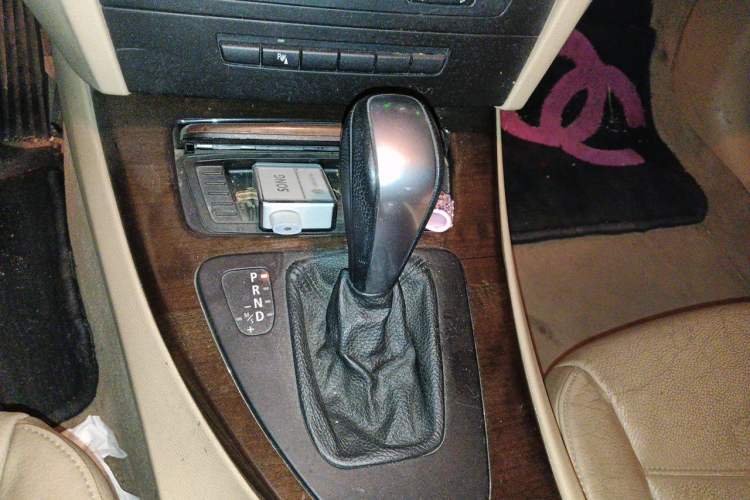 Used BMW 3 Series 2010 325i Luxury Model Gear Lever