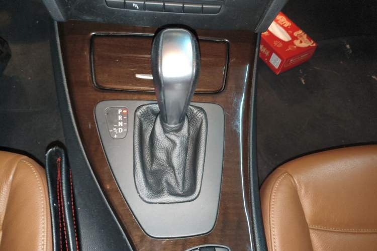 Used BMW 3 Series 2010 325i Luxury Model Gear Lever