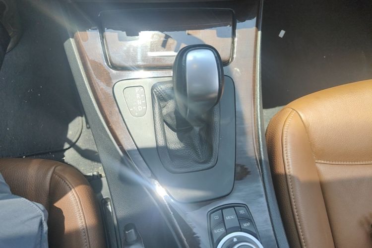 Used BMW 3 Series 2010 325i Luxury Model Gear Lever