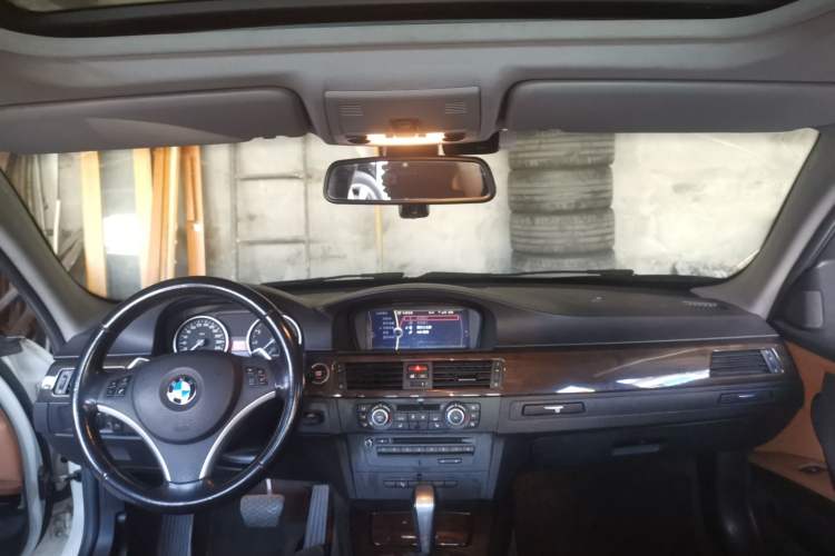 Used BMW 3 Series 2010 325i Luxury Model Headliner