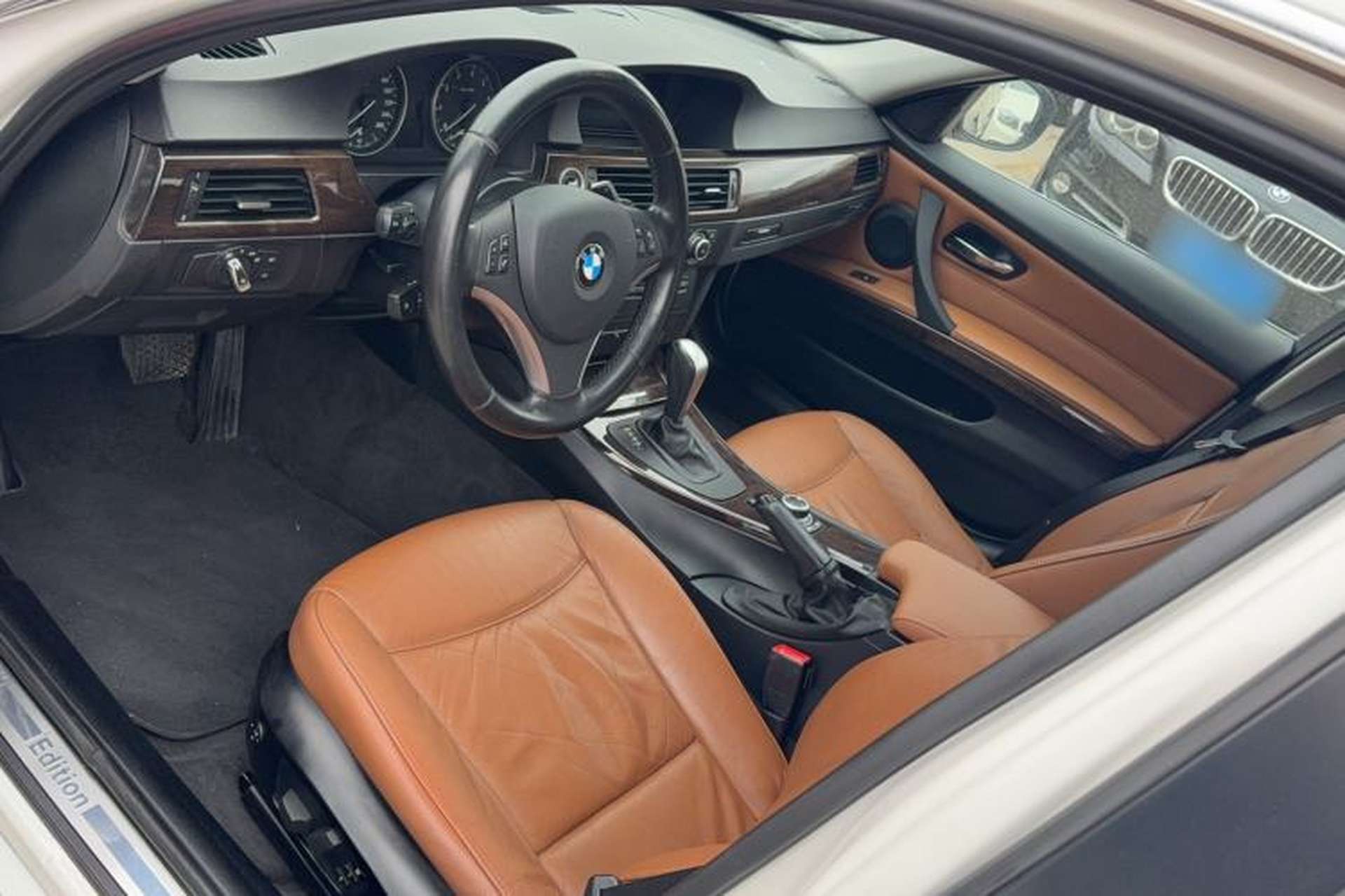 Used BMW 3 Series 2010 325i Luxury Model Interior 1