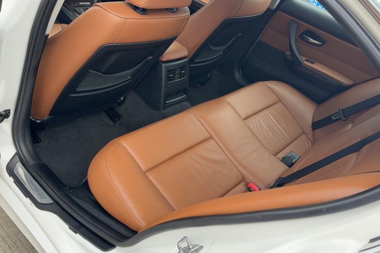 Used BMW 3 Series 2010 325i Luxury Model Interior 2