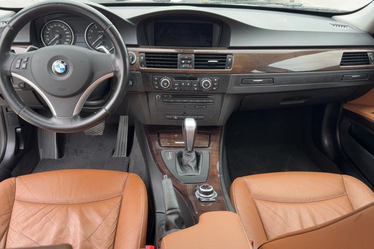 Used BMW 3 Series 2010 325i Luxury Model Interior 3