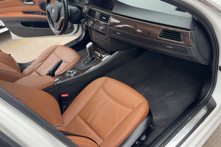 Used BMW 3 Series 2010 325i Luxury Model Interior 5