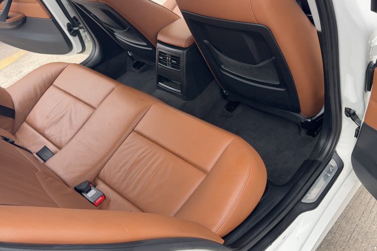 Used BMW 3 Series 2010 325i Luxury Model Interior 6