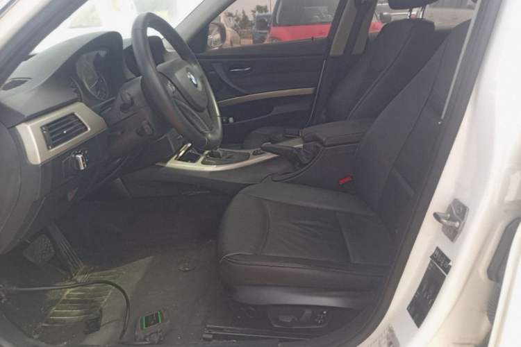 Used BMW 3 Series 2010 320i Luxury Model Left Front Seat