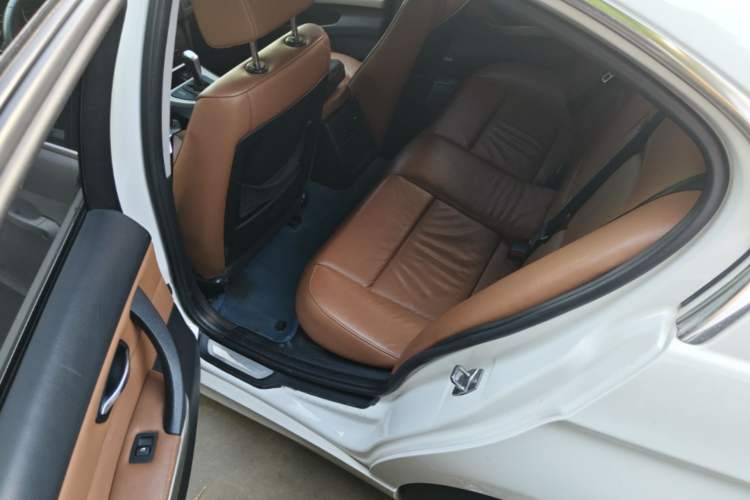 Used BMW 3 Series 2010 320i Luxury Model Left Rear Seat