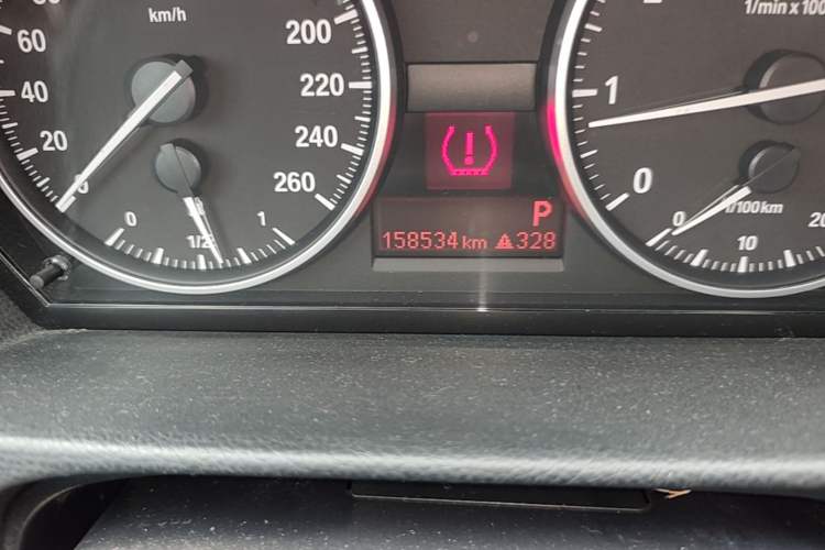 Used BMW 3 Series 2010 320i Luxury Model Odometer Close Up