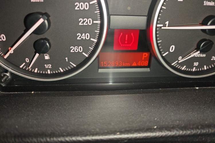 Used BMW 3 Series 2010 320i Luxury Model Odometer Close Up