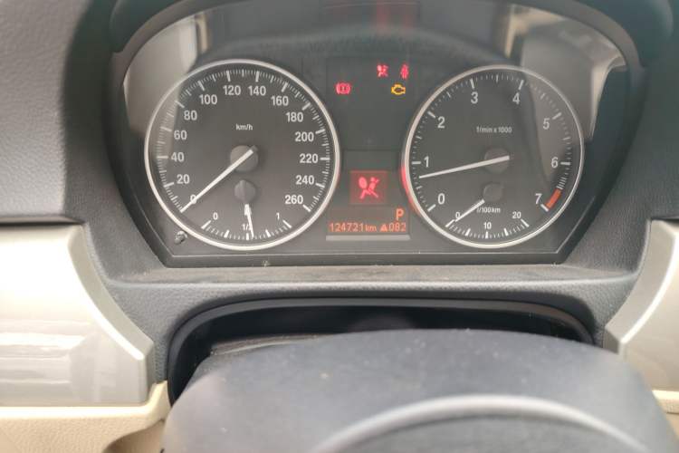 Used BMW 3 Series 2010 320i Luxury Model Odometer Close Up