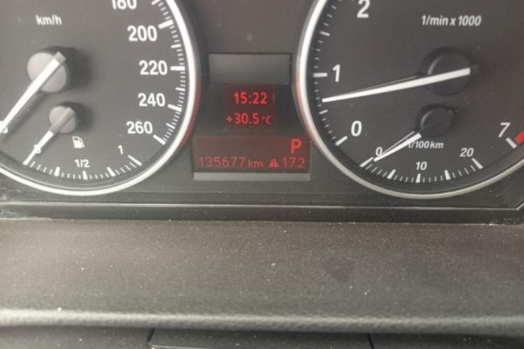 Used BMW 3 Series 2010 320i Luxury Model Odometer Close Up