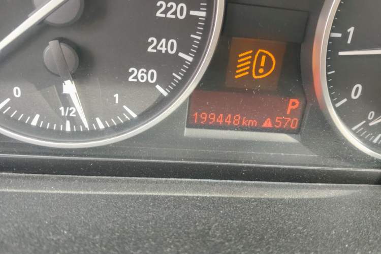 Used BMW 3 Series 2010 320i Luxury Model Odometer Close Up