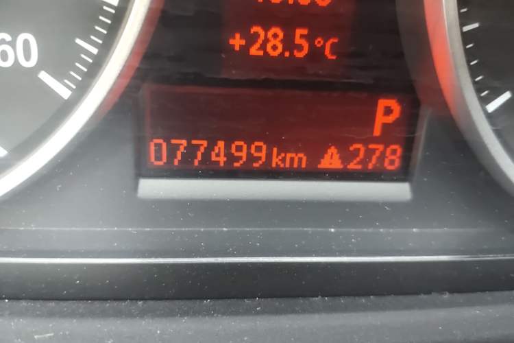 Used BMW 3 Series 2010 320i Luxury Model Odometer Close Up