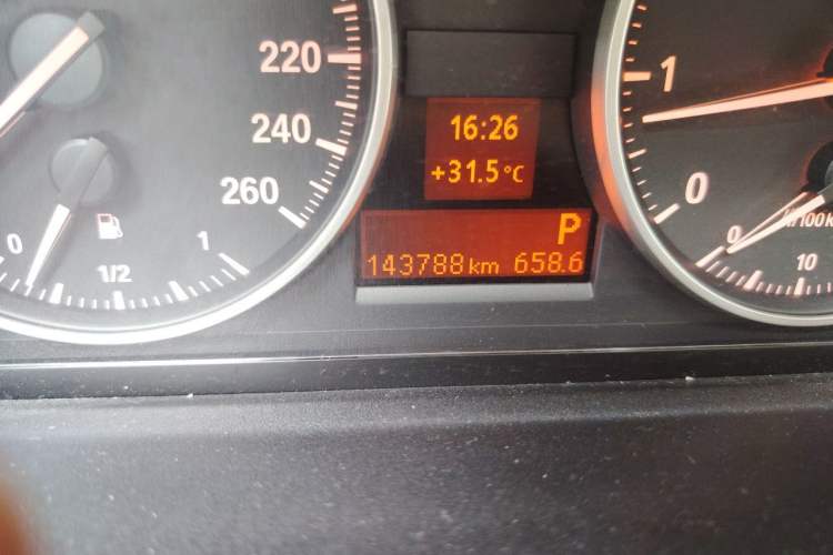 Used BMW 3 Series 2010 320i Luxury Model Odometer Close Up