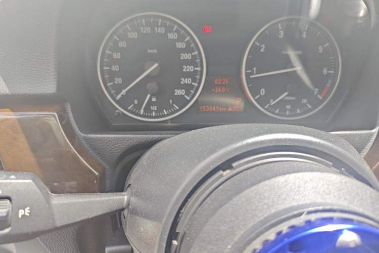 Used BMW 3 Series 2010 320i Sport Edition Odometer Close Up